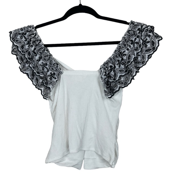 🥑5/$25 Anthropologie Ruffle Eyelet Sleeve Top sz M - Picture 4 of 8